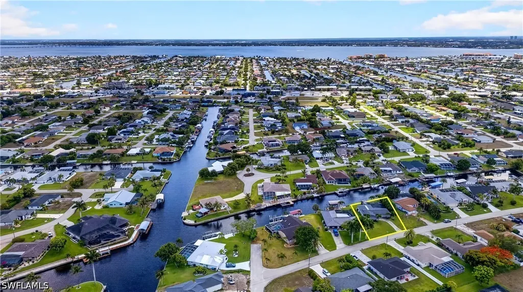 3813 SE 12th Place Cape Coral FL 33904
