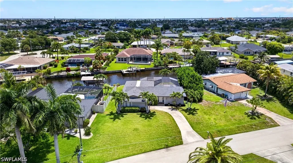 3813 SE 12th Place Cape Coral FL 33904