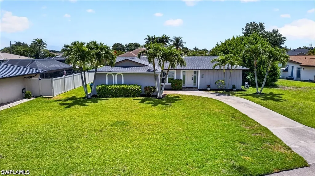 3813 SE 12th Place Cape Coral FL 33904