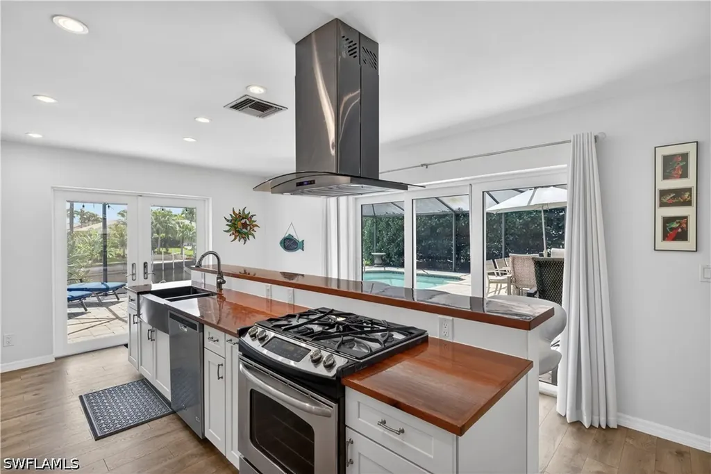 3813 SE 12th Place Cape Coral FL 33904