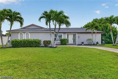 3813 SE 12th Place Cape Coral FL 33904