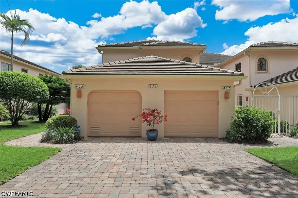 526 Lake Louise Circle Naples FL 34110