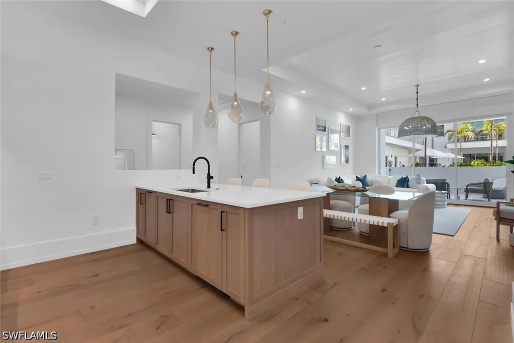 201 8th Street S Naples FL 34102