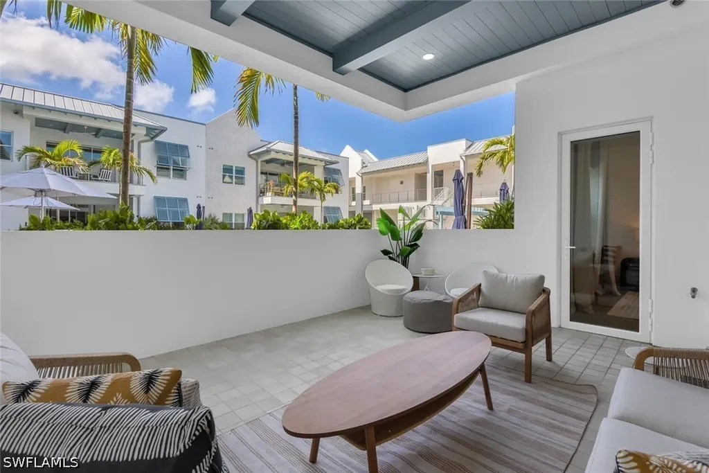 201 8th Street S Naples FL 34102