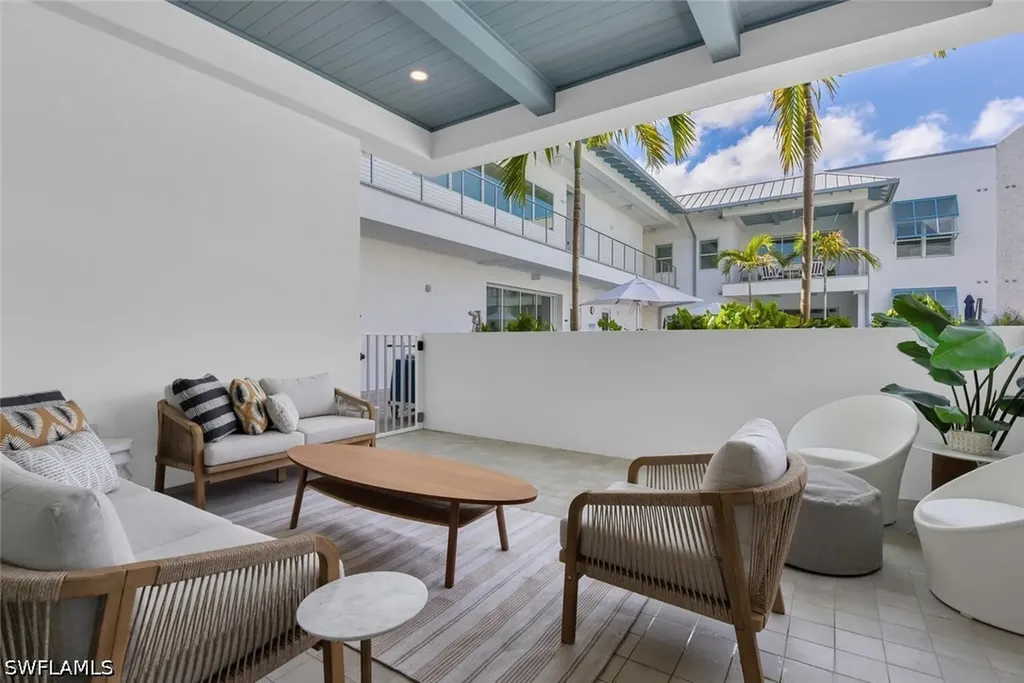 201 8th Street S Naples FL 34102