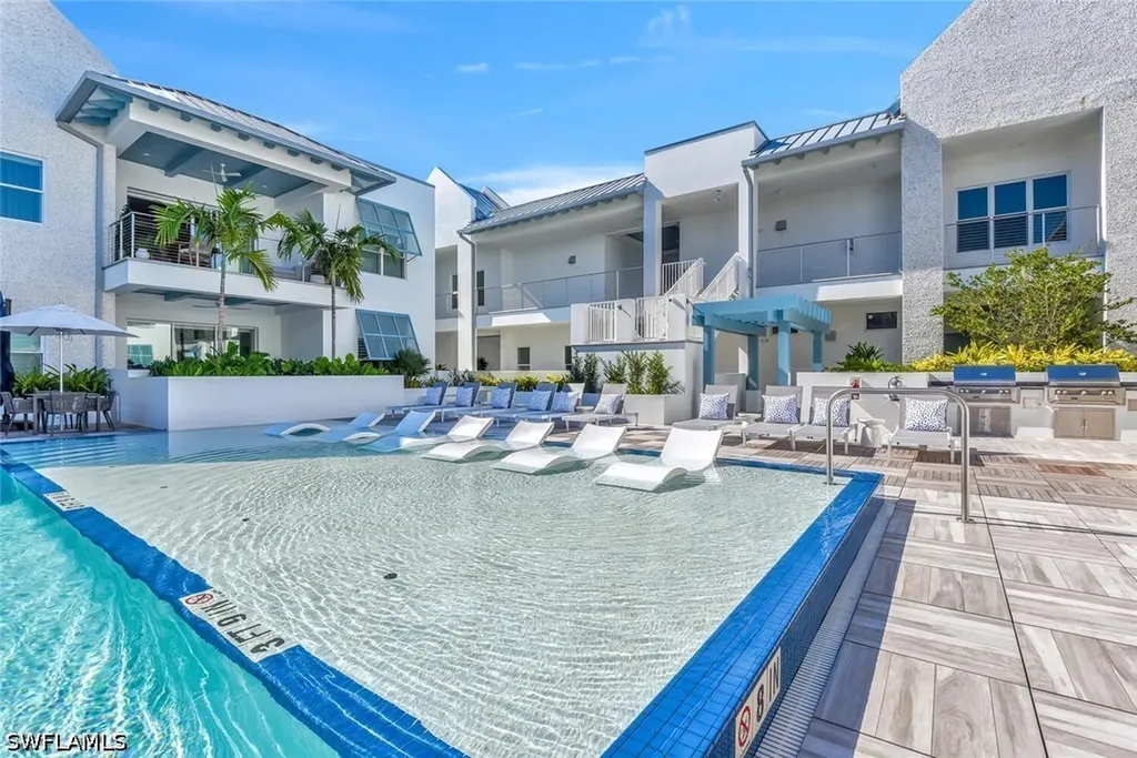 201 8th Street S Naples FL 34102