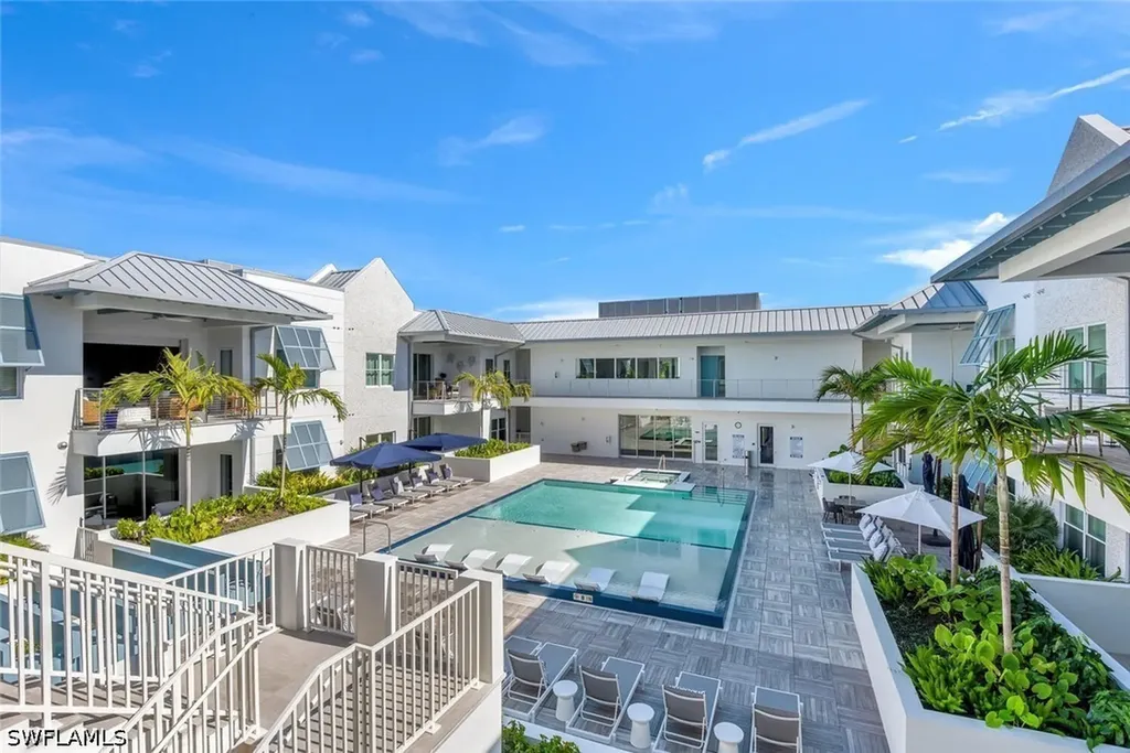201 8th Street S Naples FL 34102