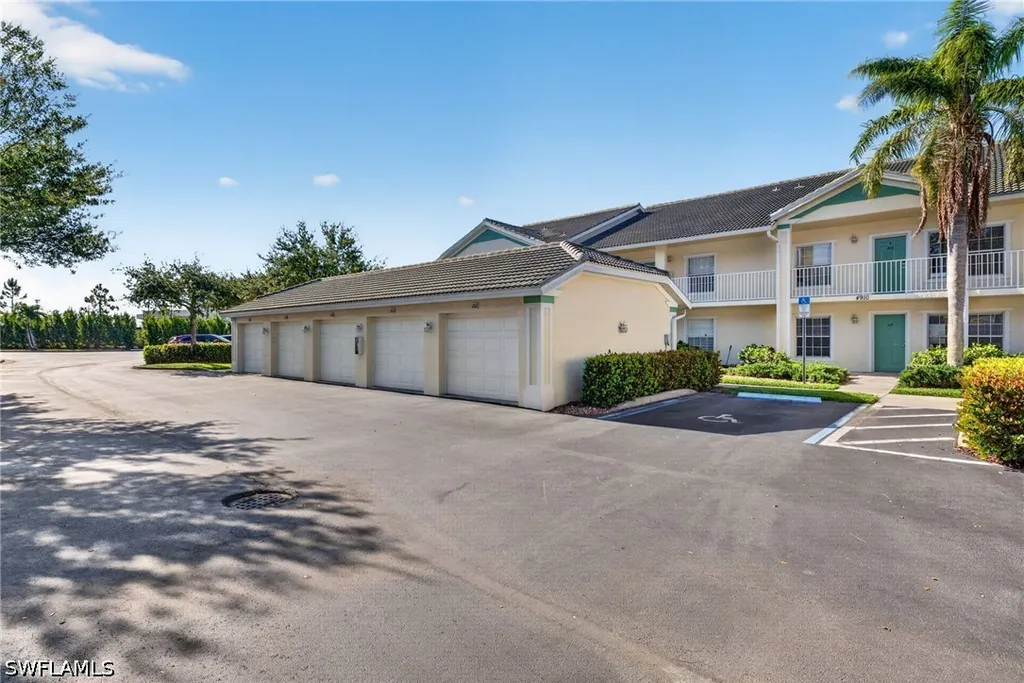 4910 Cougar Court N Naples FL 34109