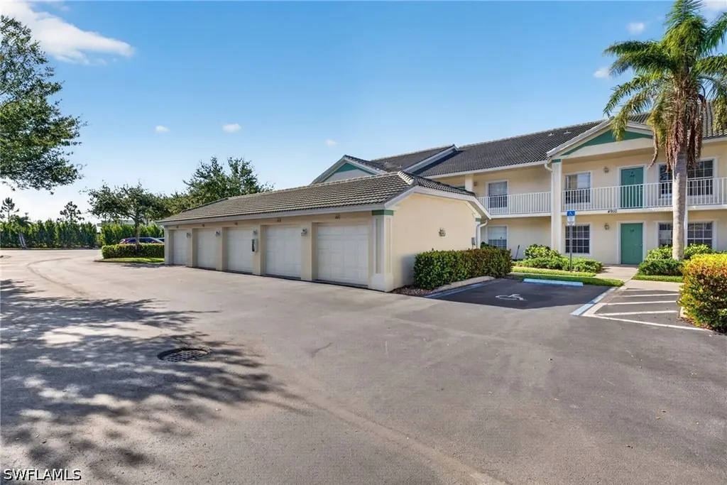 4910 Cougar Court N Naples FL 34109