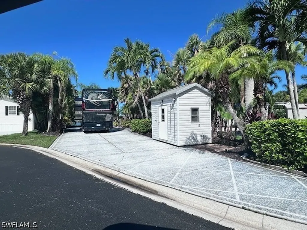 1408 Pearl Lake Point Naples FL 34114