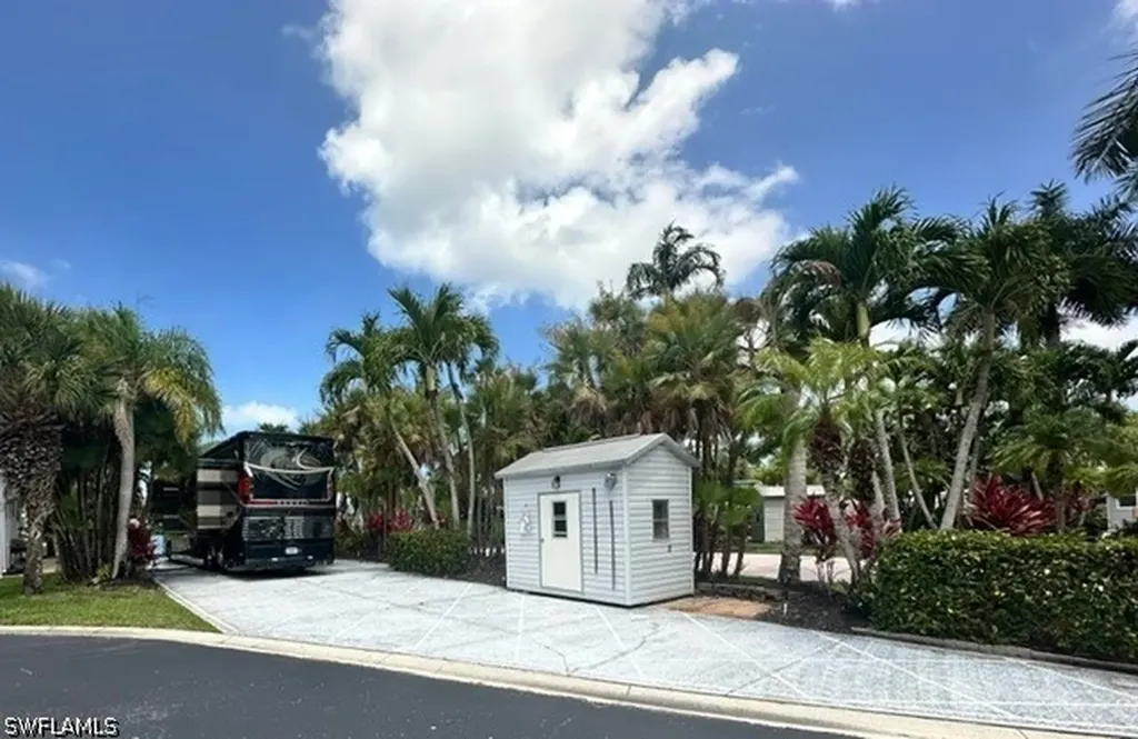 1408 Pearl Lake Point Naples FL 34114