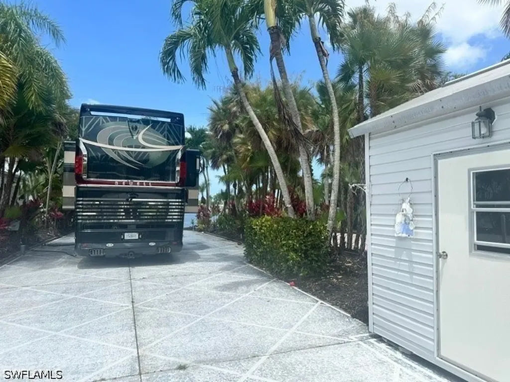 1408 Pearl Lake Point Naples FL 34114