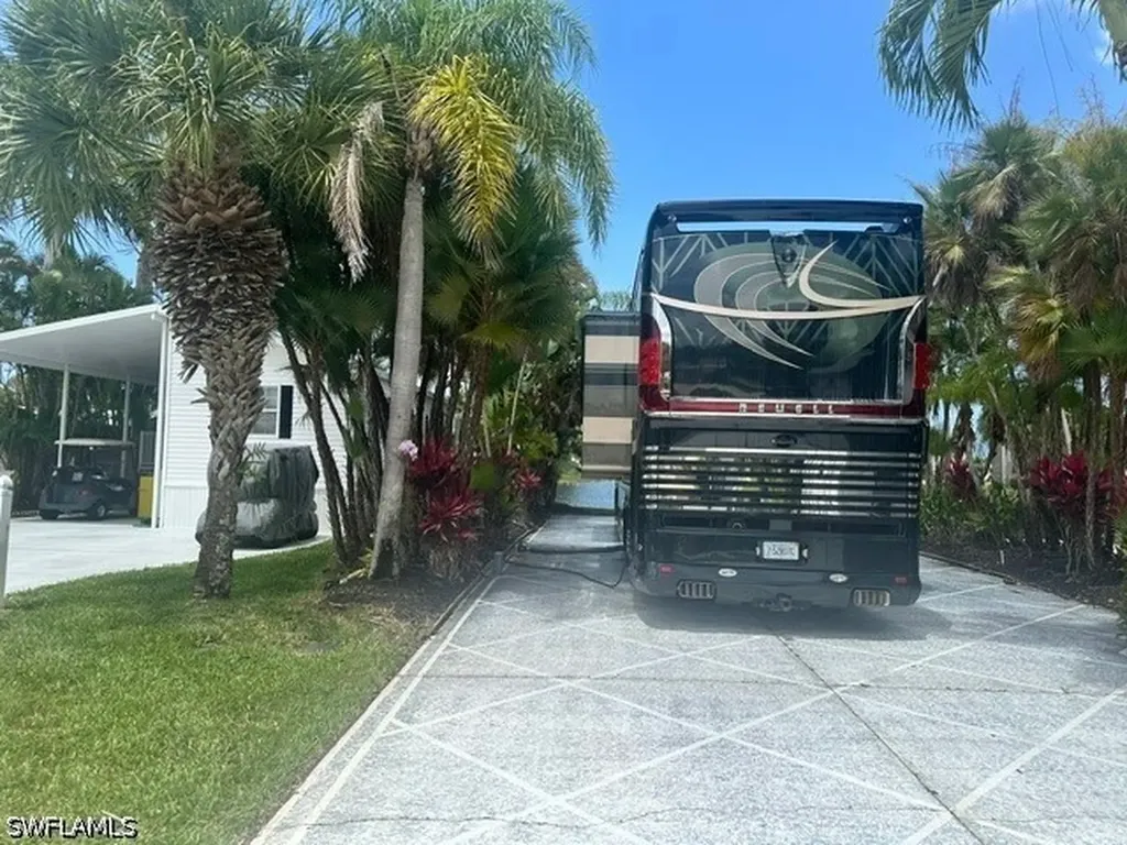 1408 Pearl Lake Point Naples FL 34114