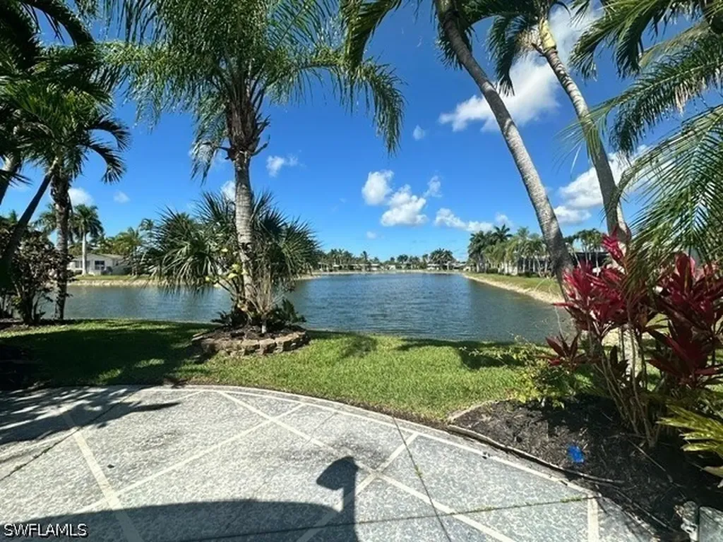 1408 Pearl Lake Point Naples FL 34114