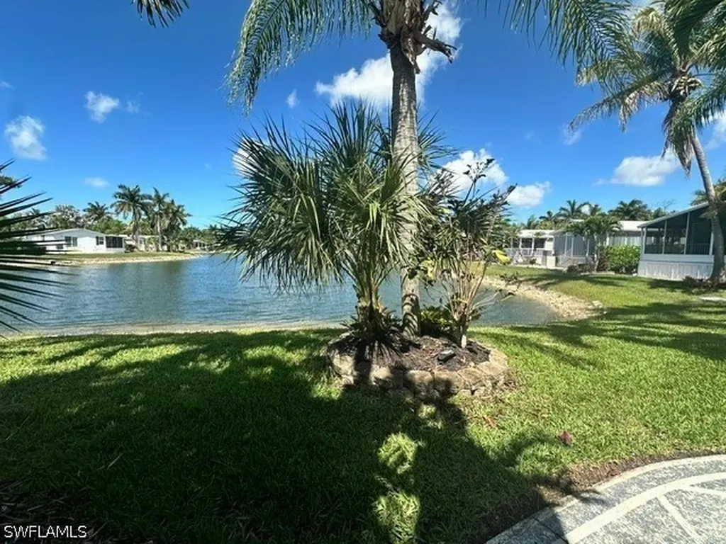 1408 Pearl Lake Point Naples FL 34114