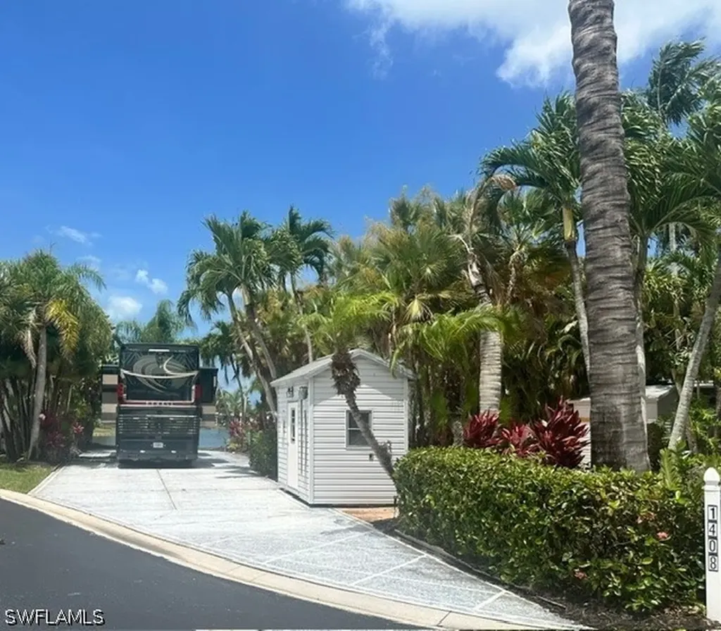 1408 Pearl Lake Point Naples FL 34114