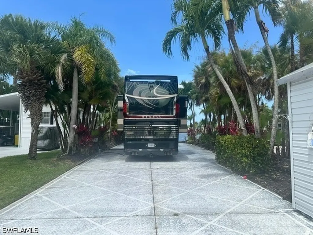 1408 Pearl Lake Point Naples FL 34114