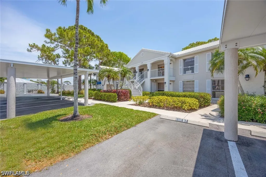822 Gulf Pavillion Drive Naples FL 34108