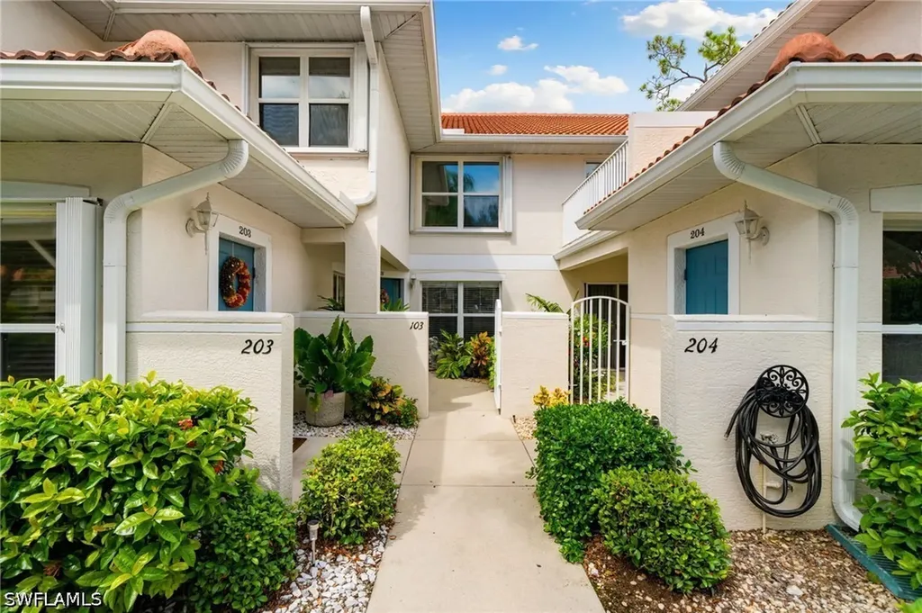 5045 Cedar Springs Drive Naples FL 34110