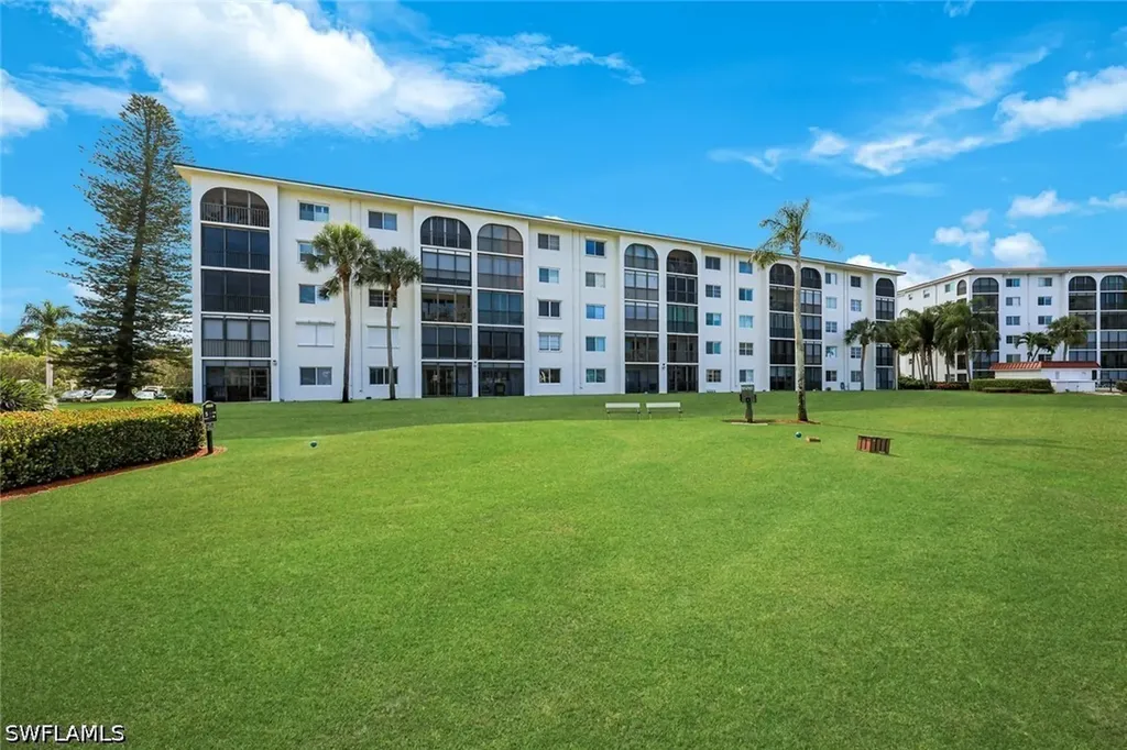 29 High Point Circle E Naples FL 34103