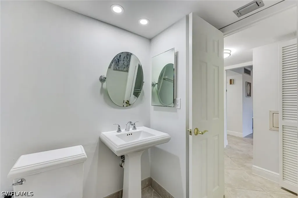29 High Point Circle E Naples FL 34103