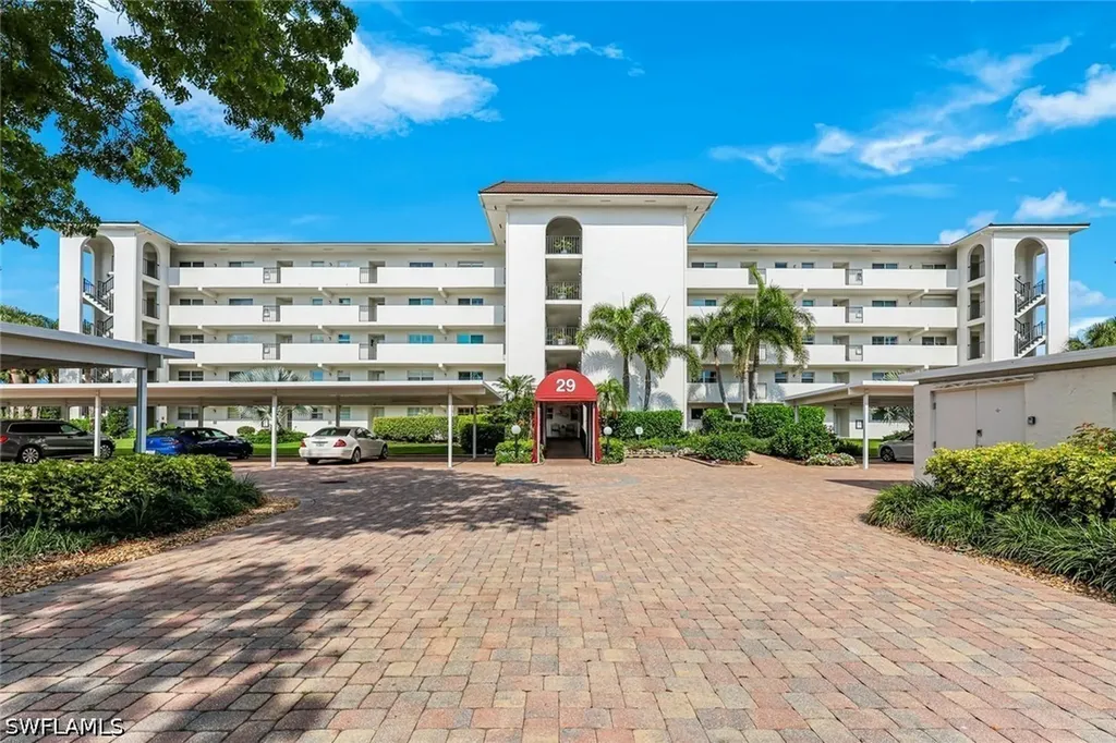 29 High Point Circle E Naples FL 34103