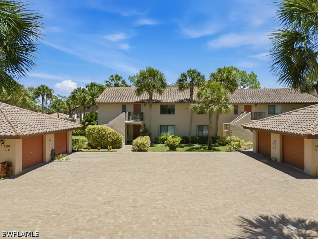 3207 Horse Carriage Way Naples FL 34105