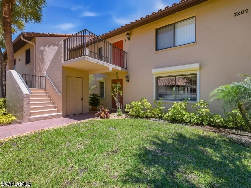 3207 Horse Carriage Way Naples FL 34105