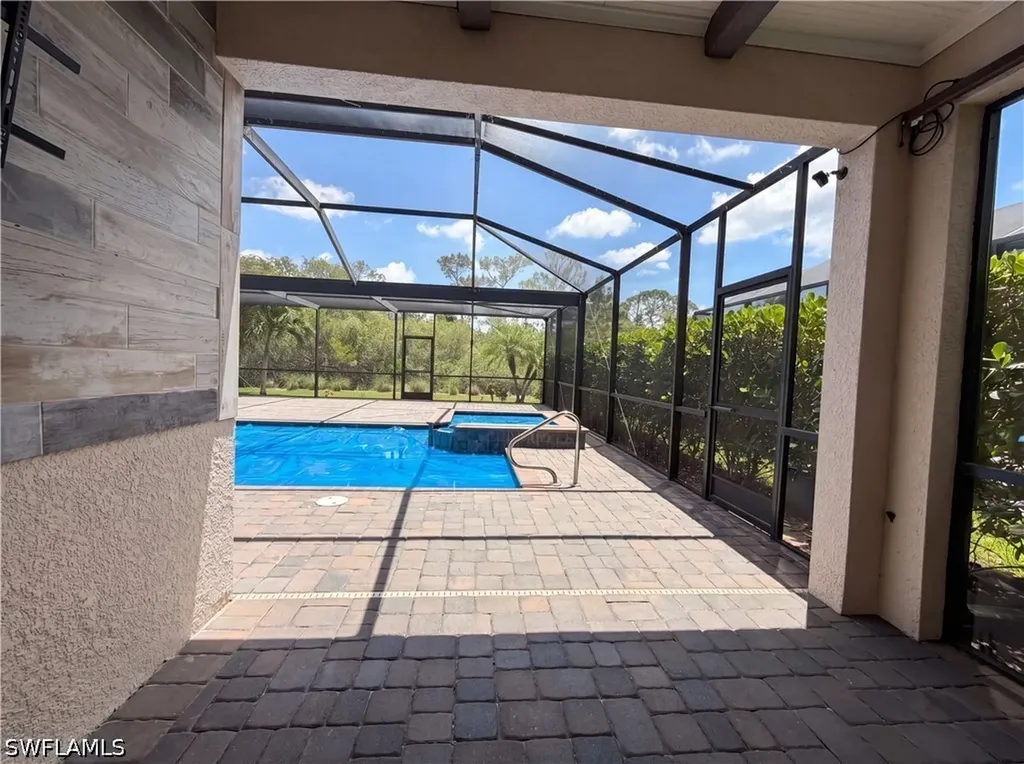 1588 Vizcaya Lane Naples FL 34113