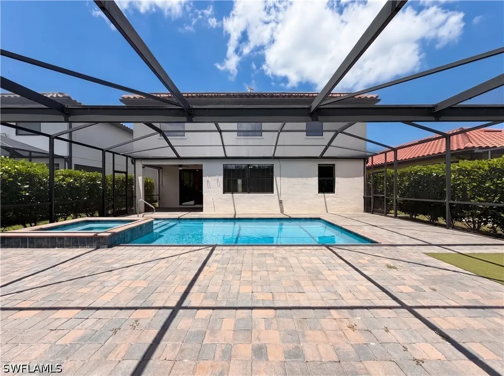 1588 Vizcaya Lane Naples FL 34113