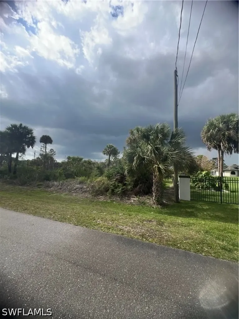 24TH Ave SE Naples FL 34117