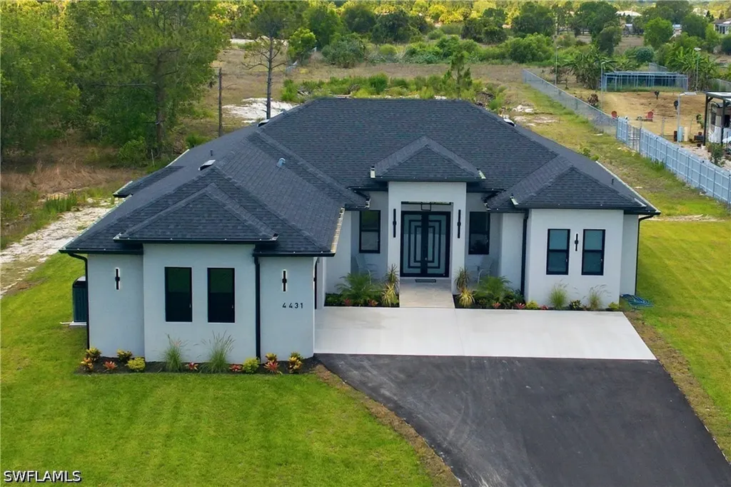 Naples FL, 4431 Everglades Boulevard N
