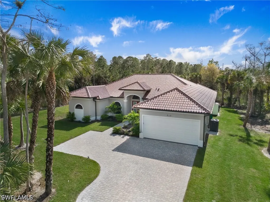 610 25th Avenue NW Naples FL 34120
