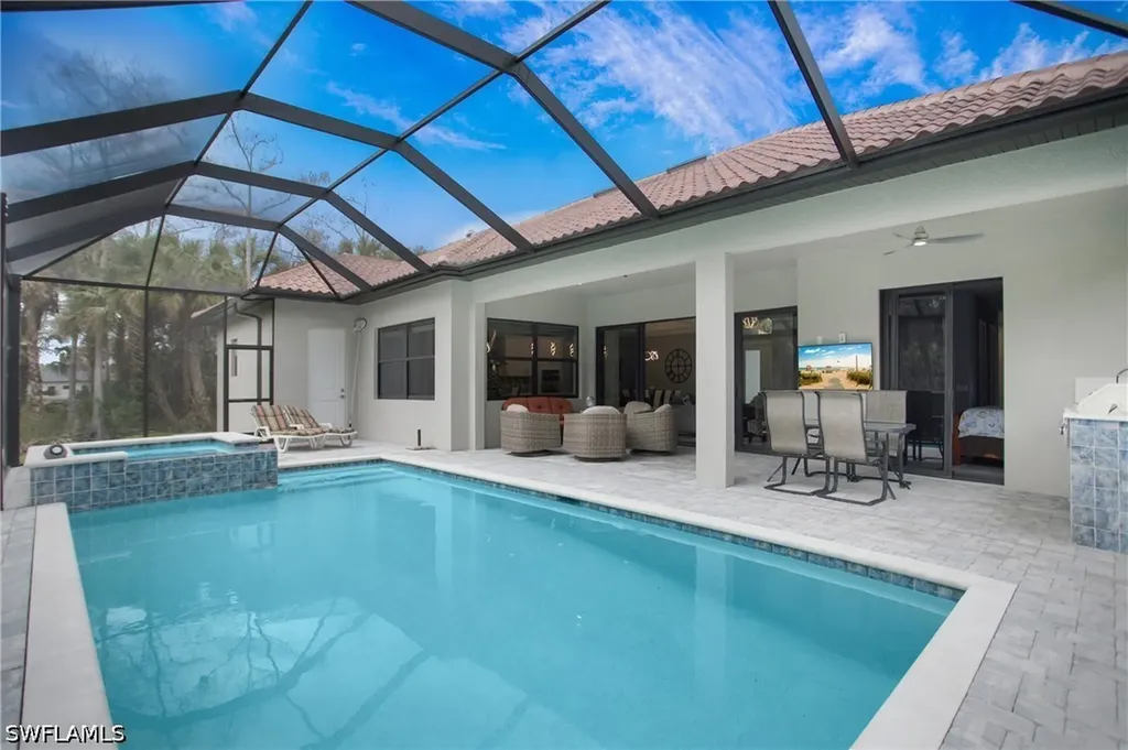 610 25th Avenue NW Naples FL 34120