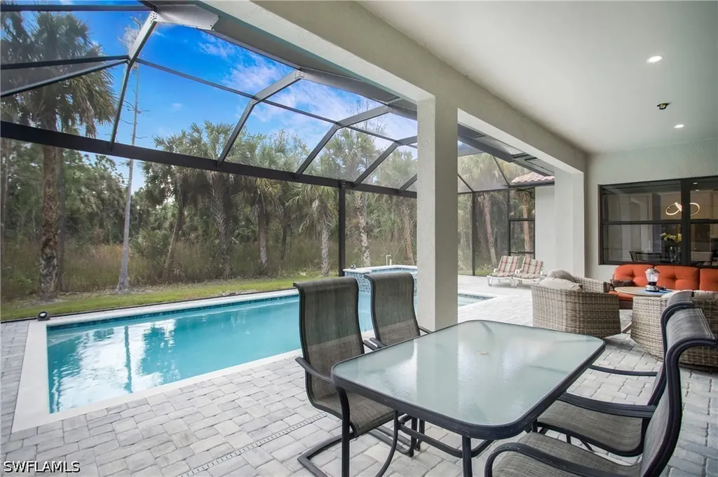 610 25th Avenue NW Naples FL 34120