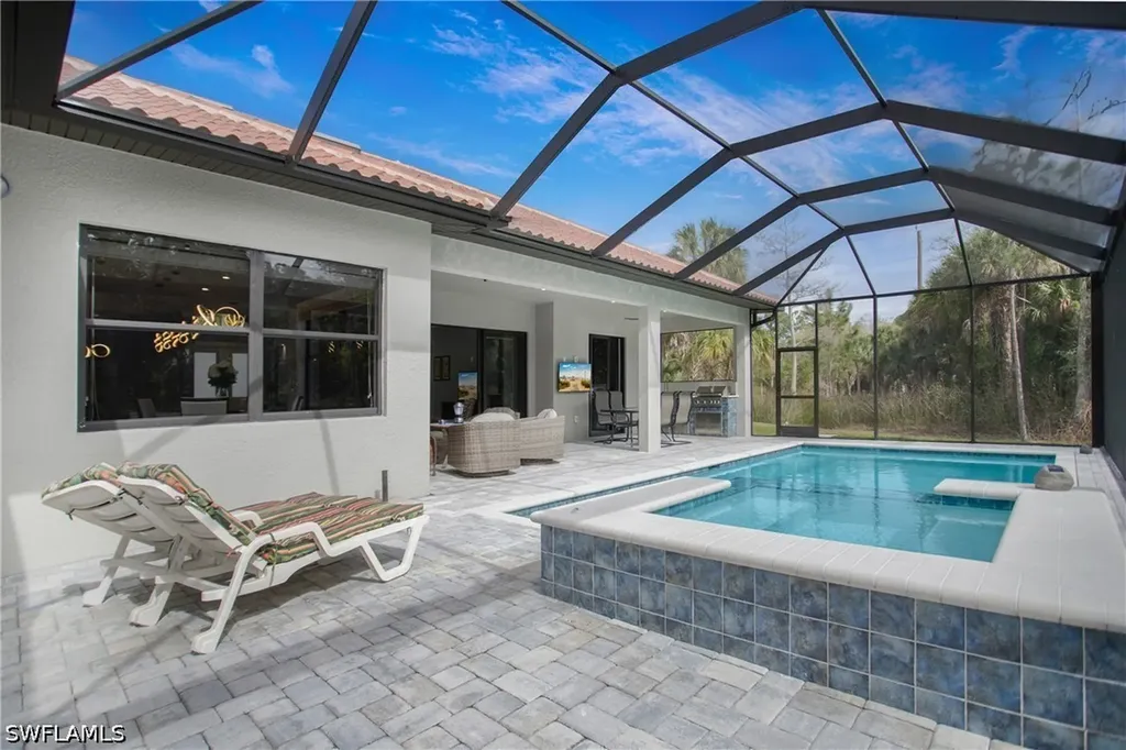 610 25th Avenue NW Naples FL 34120