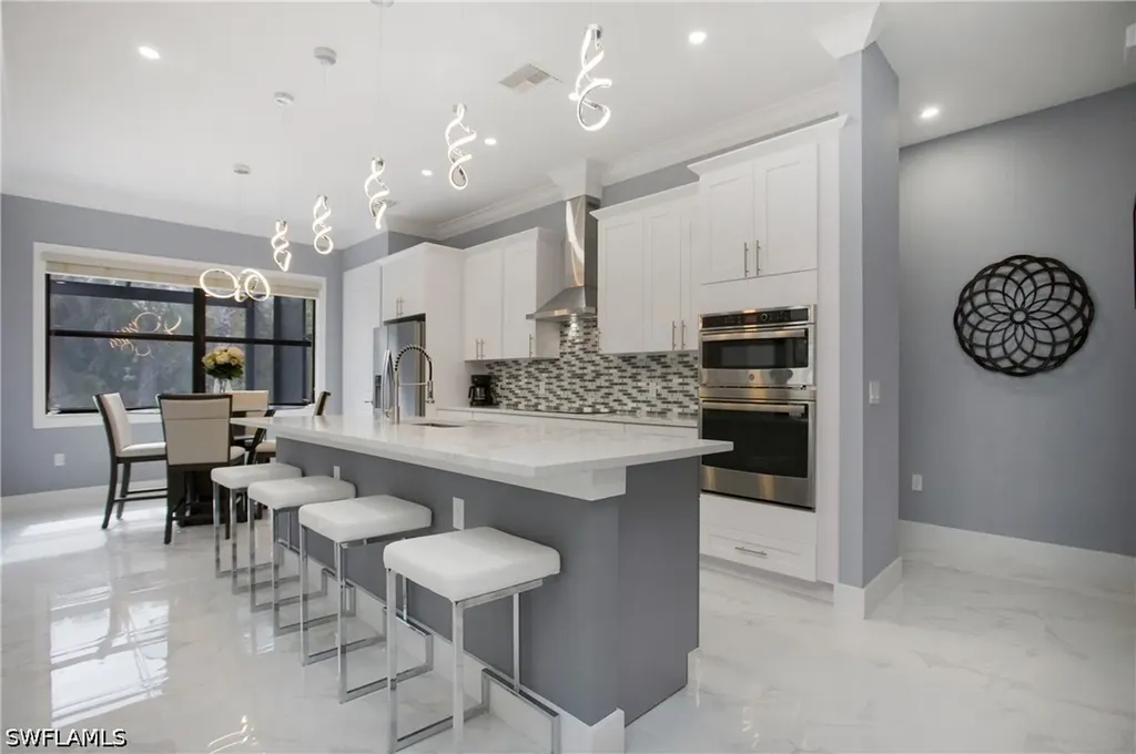 610 25th Avenue NW Naples FL 34120