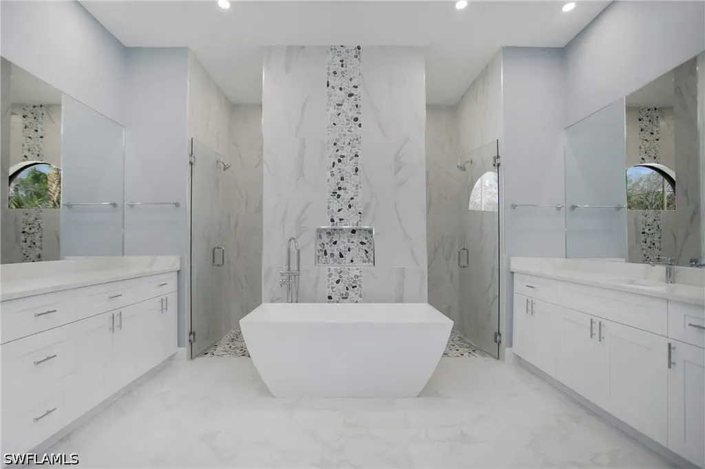610 25th Avenue NW Naples FL 34120
