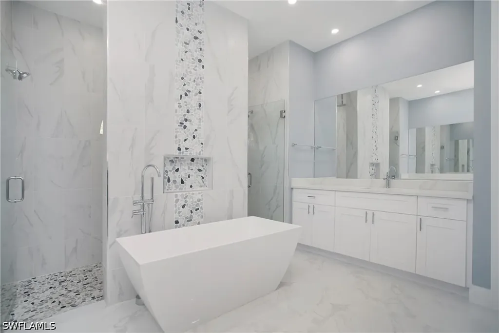 610 25th Avenue NW Naples FL 34120