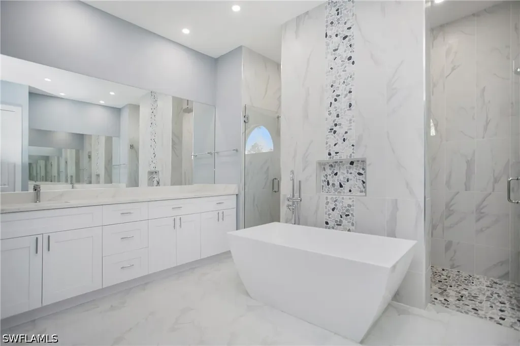 610 25th Avenue NW Naples FL 34120