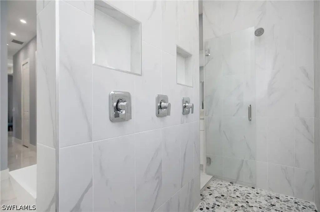 610 25th Avenue NW Naples FL 34120