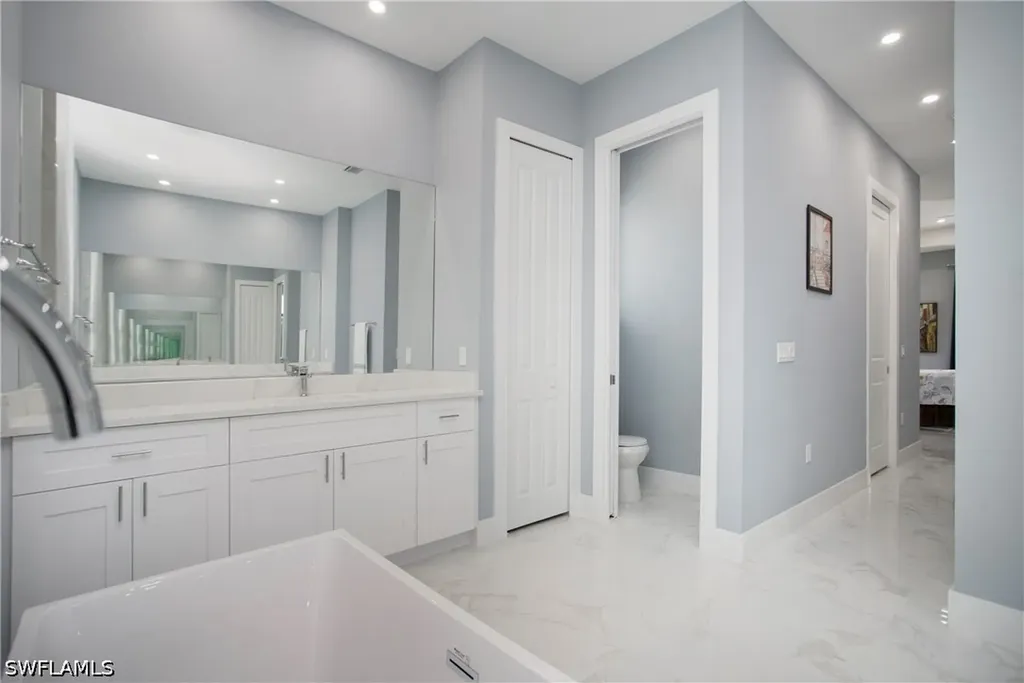 610 25th Avenue NW Naples FL 34120