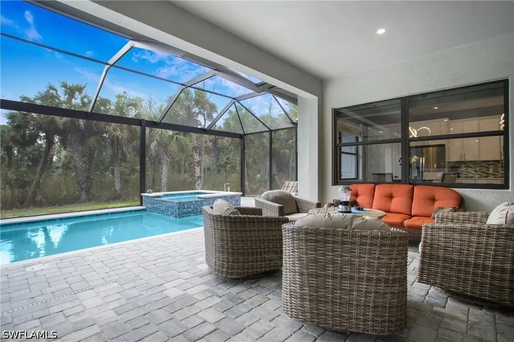610 25th Avenue NW Naples FL 34120