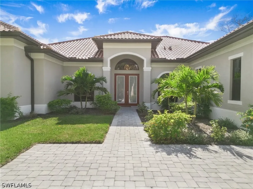 610 25th Avenue NW Naples FL 34120