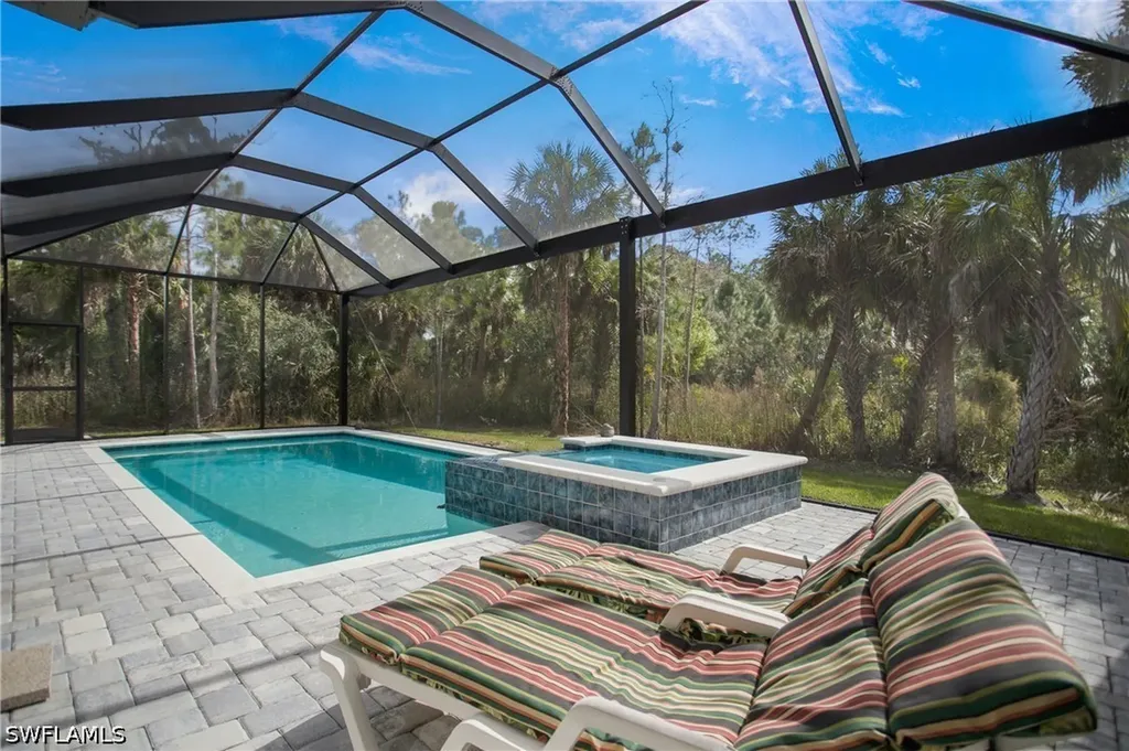 610 25th Avenue NW Naples FL 34120
