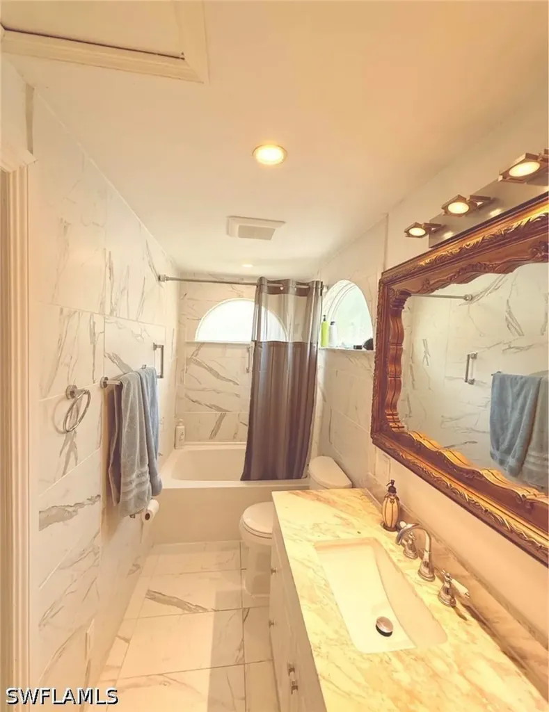 250 10th Street NE Naples FL 34120