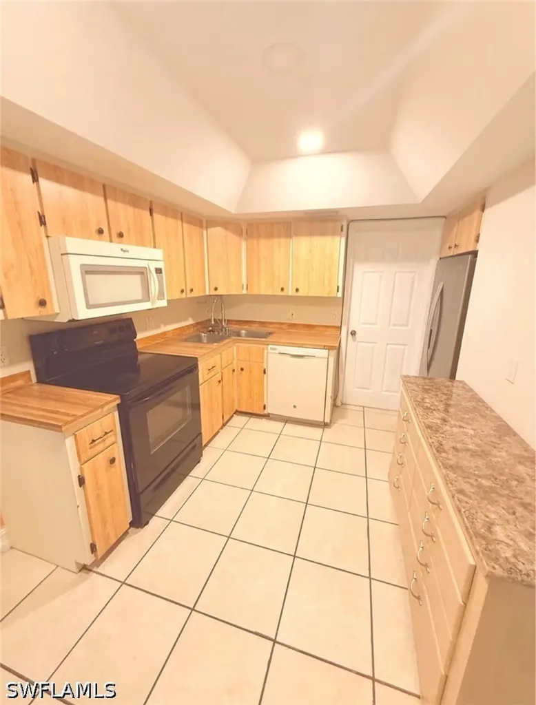 250 10th Street NE Naples FL 34120