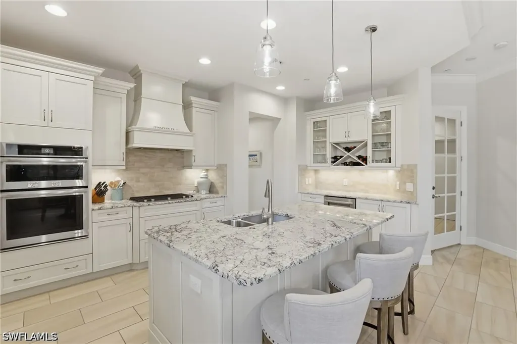 16378 Viansa Way Naples FL 34110