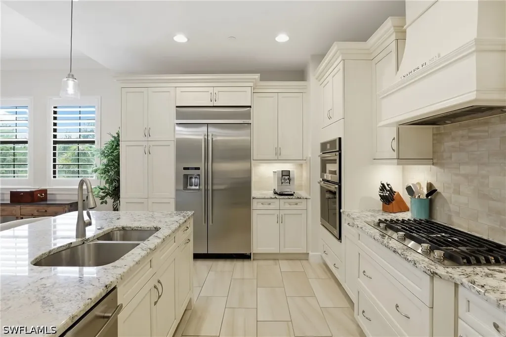 16378 Viansa Way Naples FL 34110