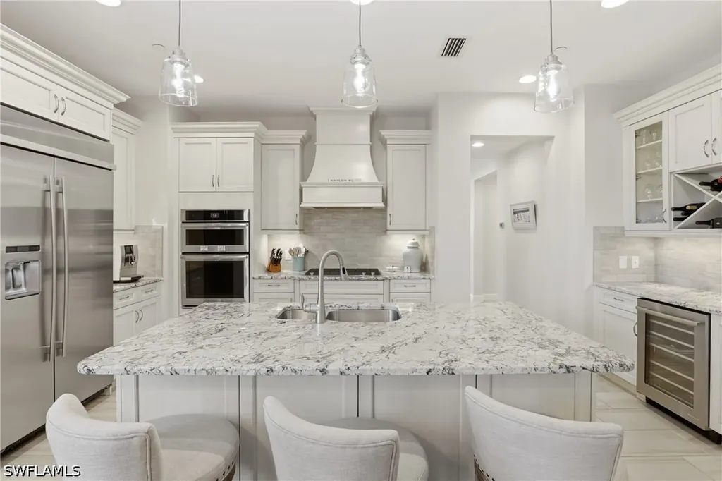16378 Viansa Way Naples FL 34110